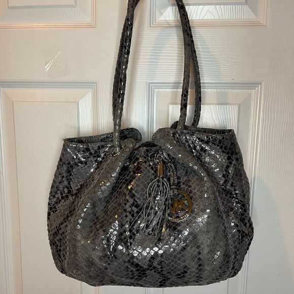 Michael Kors snake skin prints shades of gray shoulder bag silver tone hardwares - Picture 2 of 14